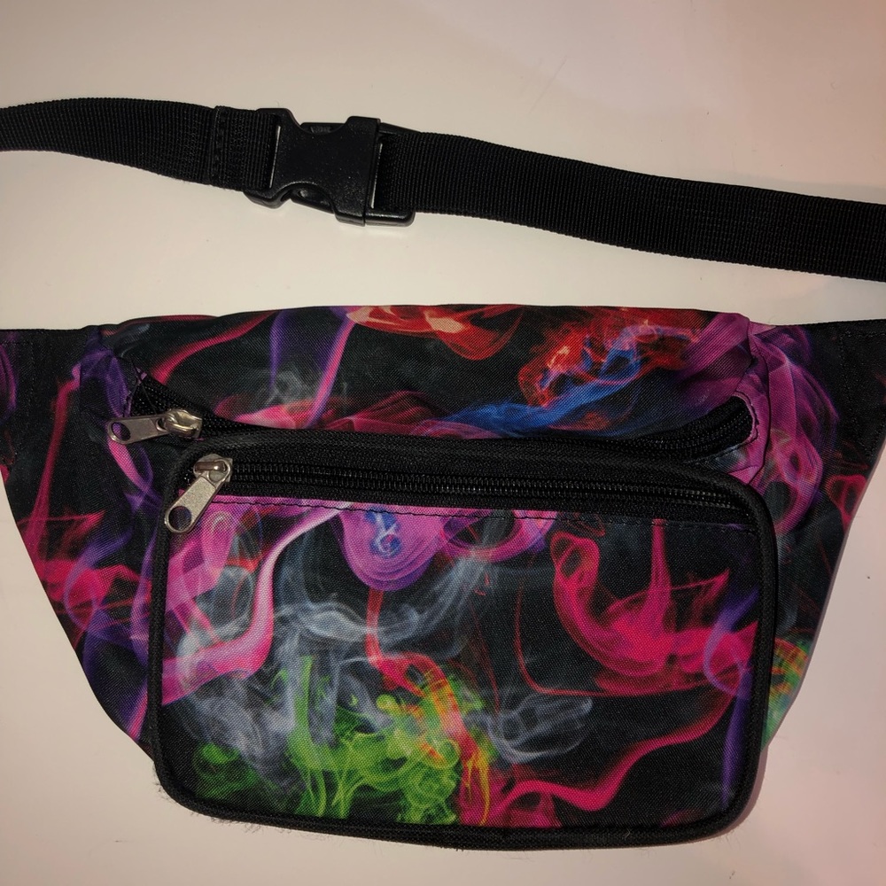 Fanny pack with smoke patterns
